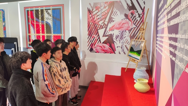 美育素养进展厅-参观展厅